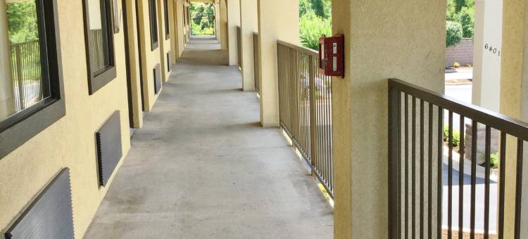 大学大道美洲最佳价值套房酒店(Americas Best Value Inn and Suites Little Rock)图片