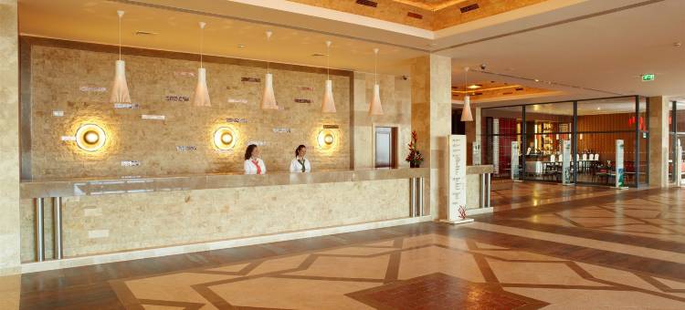 瑞尔玛丽娜滨海酒店(Real Marina Residence)图片