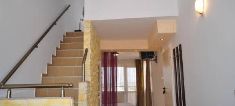 Family Hotel Daf图片