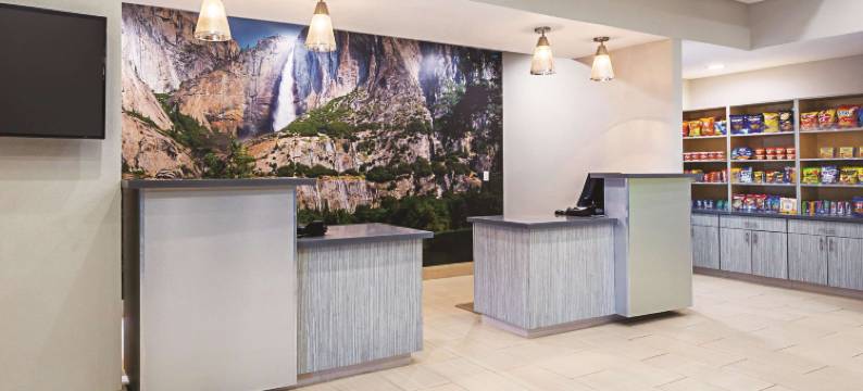 弗雷斯诺西北拉昆塔温德姆套房酒店(La Quinta Inn & Suites by Wyndham Fresno Northwest)图片