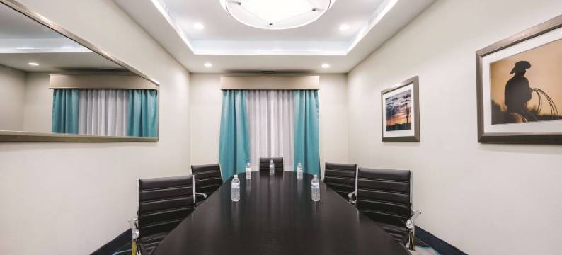 奥德萨北锡耶纳塔拉昆塔温德姆套房酒店(La Quinta Inn & Suites by Wyndham Odessa N. - Sienna Tower)图片