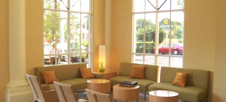 萨拉索塔市中心拉昆塔温德姆套房酒店(La Quinta Inn & Suites by Wyndham Sarasota Downtown)图片