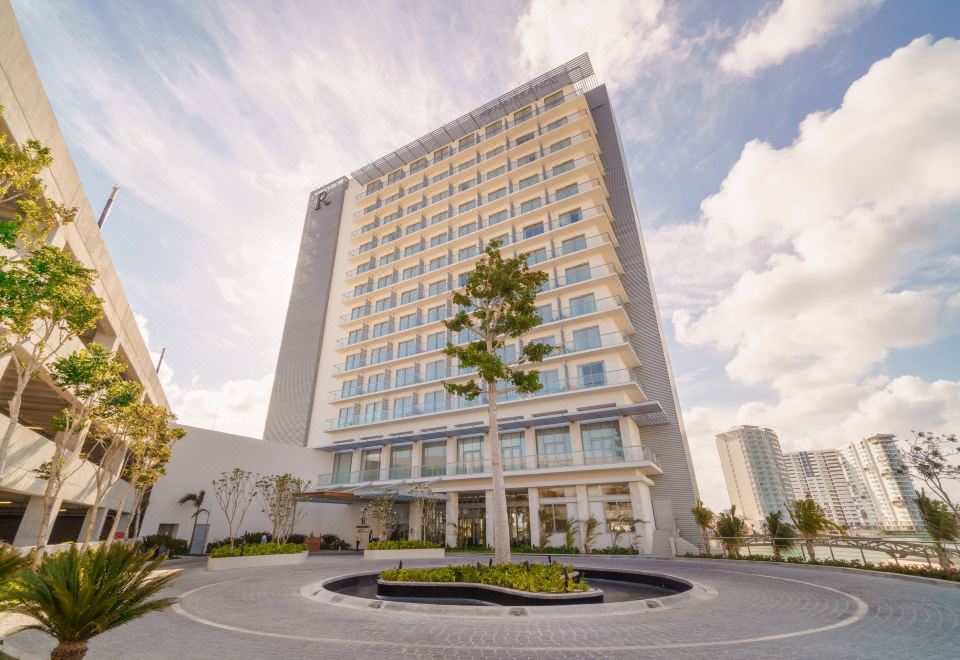 Renaissance Cancun Resort & Marina Hotel Overview