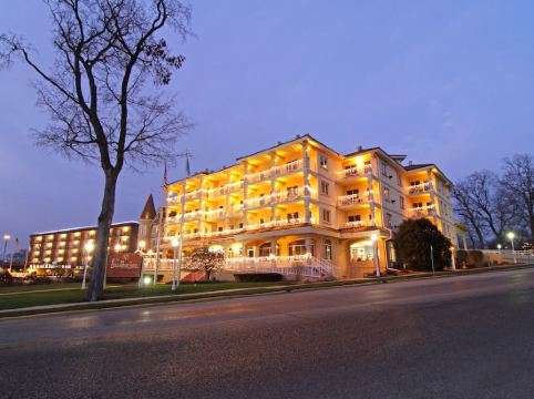 日内瓦湖城贝拉维斯塔套房酒店(bella vista suites lake geneva)