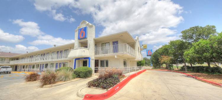 德克萨斯圣安东尼奥 - 六旗德克萨斯庆典游乐园 6 号汽车旅馆(Motel 6 San Antonio, TX Six Flags Fiesta TX/La Cantera Area)图片