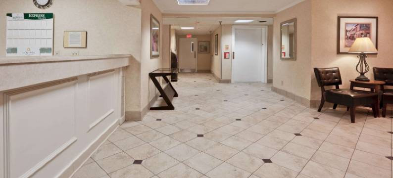 坦帕展览会场 拉昆塔温德姆套房酒店(La Quinta Inn & Suites by Wyndham Tampa Fairgrounds - Casino)图片