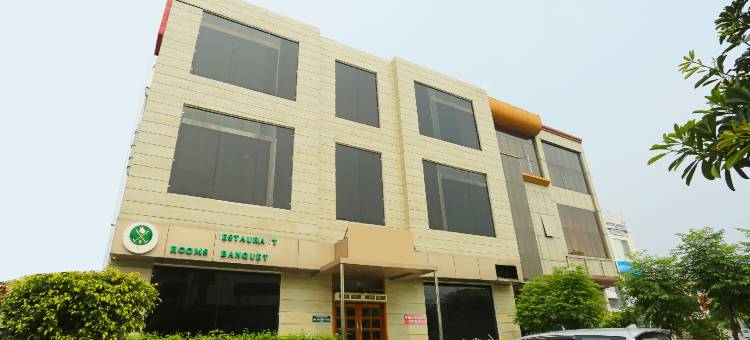 Capital O 5389 Hotel Polo Club图片