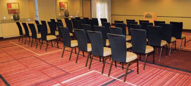 亚特兰大普瑞米特医疗中心拉昆塔温德姆套房酒店(La Quinta Inn & Suites by Wyndham Atlanta Perimeter Medical)图片