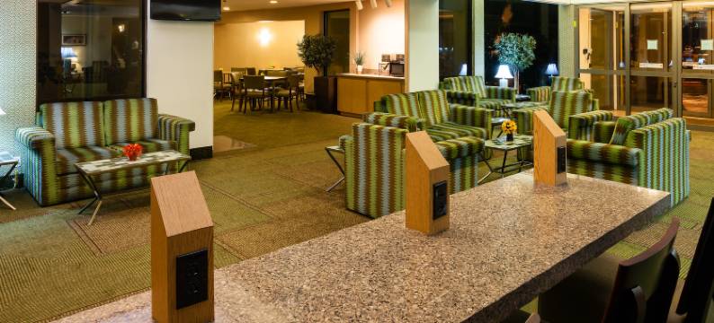 西雅图锡塔克机场拉昆塔温德姆套房酒店(La Quinta Inn & Suites by Wyndham Seattle Sea-Tac Airport)图片