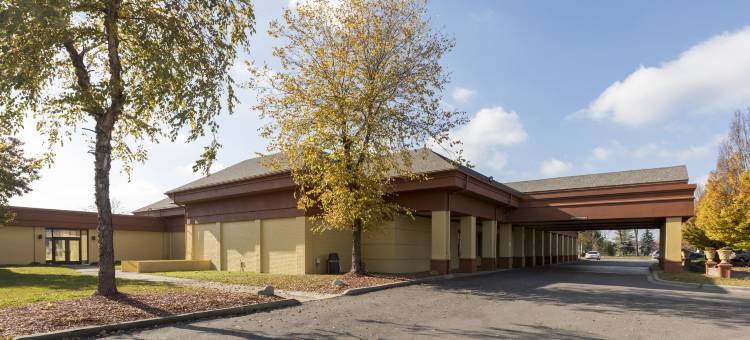 底特律大都会机场克拉丽奥酒店(Clarion Hotel Detroit Metro Airport)图片