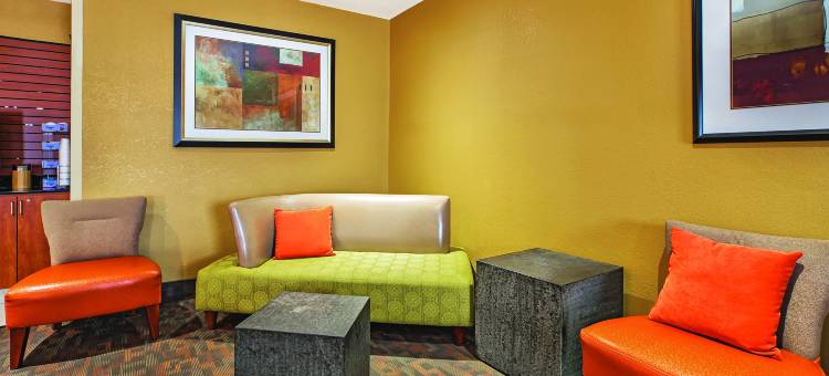 哥伦布西希利亚德拉昆塔温德姆套房酒店(La Quinta Inn & Suites by Wyndham Columbus West - Hilliard)图片