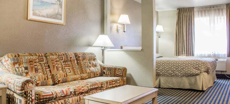 哈瓦苏湖城罗德威套房旅馆(Rodeway Inn & Suites)图片