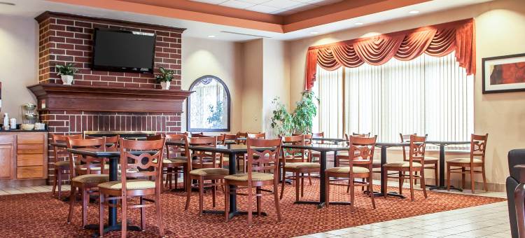 密尔沃基机场品质套房酒店(Quality Suites Milwaukee Airport)图片