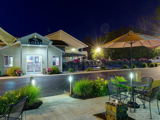 Sierra Sands Family Lodge