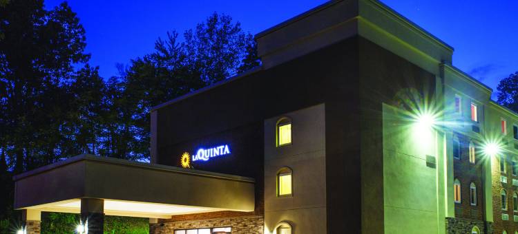 克拉丽奥波因特夏洛茨维尔酒店(Clarion Pointe Charlottesville)图片