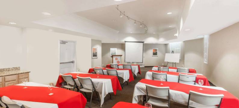 维克托维尔浩枫温德姆公寓(Hawthorn Suites by Wyndham Victorville)图片