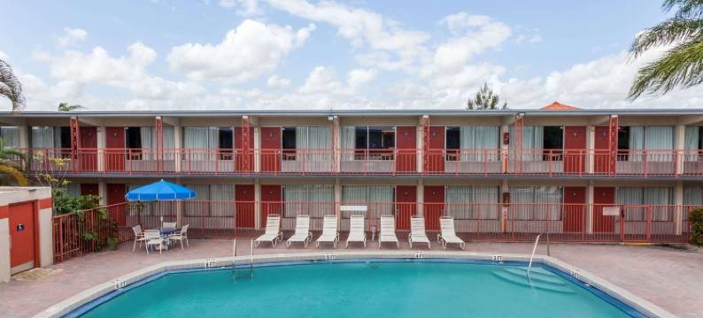 西棕榈滩温德姆戴斯酒店(Days Inn Airport North West Palm Beach)图片