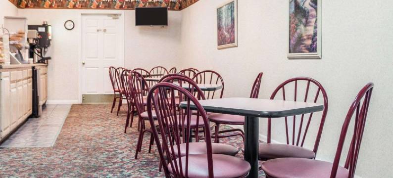 杰佛逊市伊克诺旅馆(Econo Lodge Jefferson City)图片