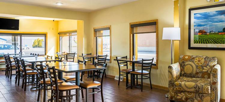 格林斯堡I-74凯艺套房酒店(Quality Inn & Suites Greensburg I-74)图片