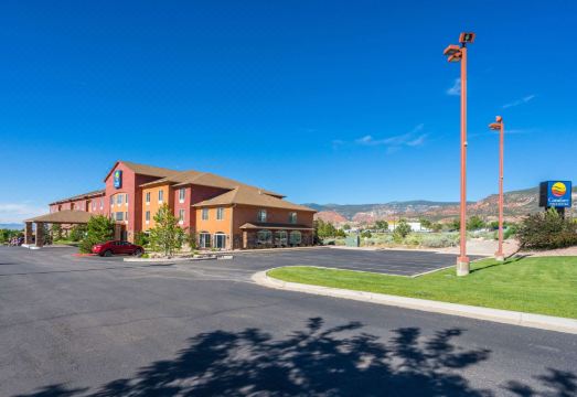 Comfort Inn & SuitesHotel Overview