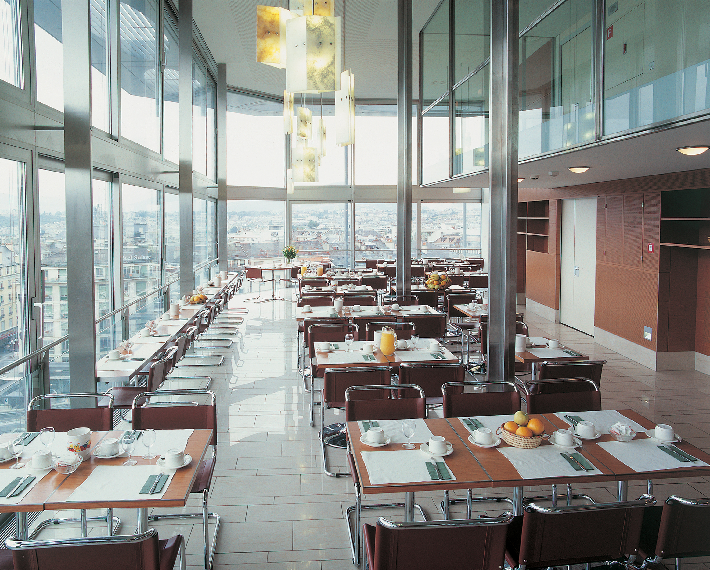 Hotel CornavinOver view