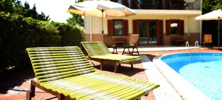 胡拉姆别墅住宿加早餐旅舍(Hullám Villa B&B)图片