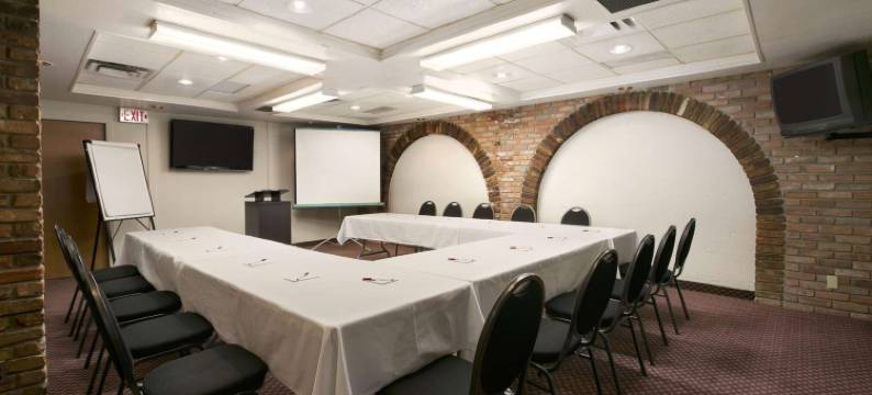 莱斯布里奇华美达酒店(Ramada by Wyndham Lethbridge)图片