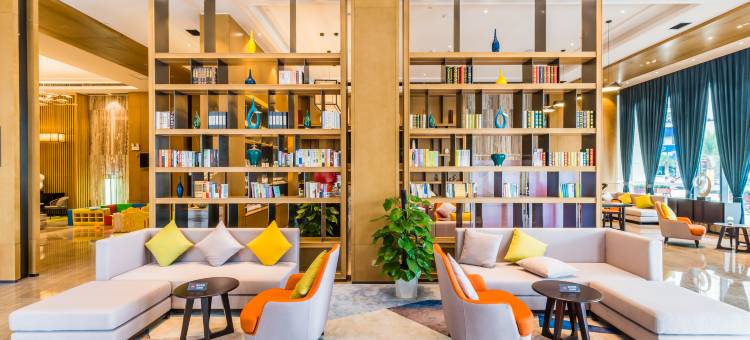 丽呈朗誉酒店(茂名信宜教育城流云阁观光塔店)图片