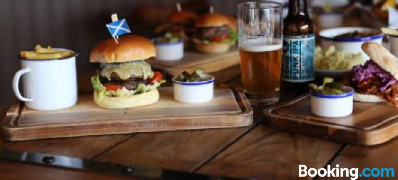 麦克唐纳酒店及小屋(MacDonald Hotel & Cabins)图片