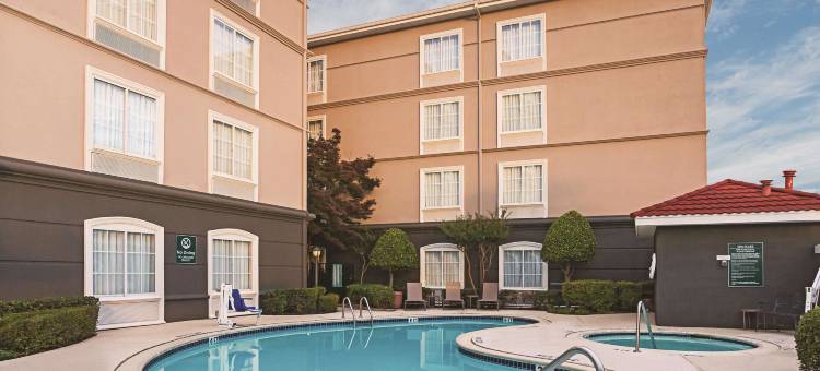 沃斯堡市景拉昆塔温德姆套房酒店(La Quinta Inn & Suites by Wyndham Fort Worth City View)图片