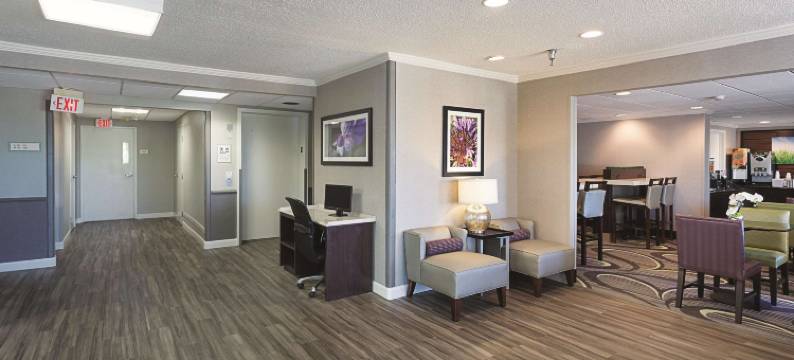 巴吞鲁日齐根莱恩拉昆塔温德姆套房酒店(La Quinta Inn & Suites by Wyndham Baton Rouge Siegen Lane)图片