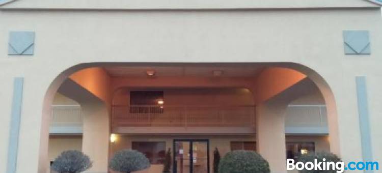 布莱斯维尔I55 Capital O 鹿田客栈(Deerfield Inn by Capital O Blytheville AR I55)图片