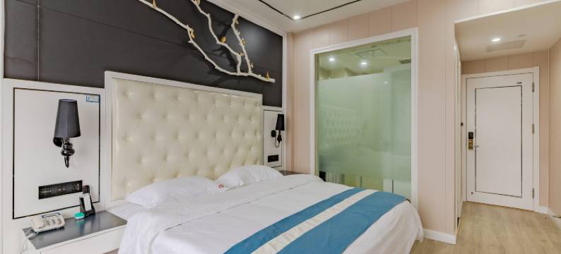 岳西云上请水红色酒店图片