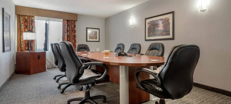 品质酒店及套房(Quality Inn & Suites 5585 Ambler Drive Mississauga Ontario)图片