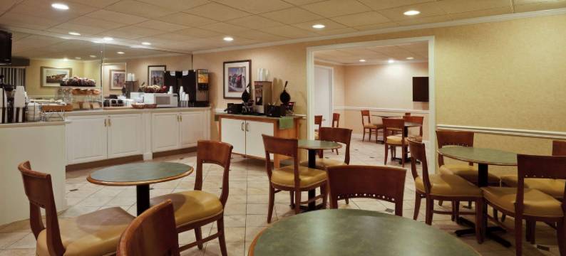 坦帕展览会场 拉昆塔温德姆套房酒店(La Quinta Inn & Suites by Wyndham Tampa Fairgrounds - Casino)图片