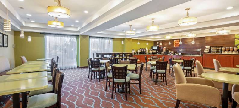 博伊西镇广场拉昆塔温德姆套房酒店(La Quinta Inn & Suites by Wyndham Boise Towne Square)图片