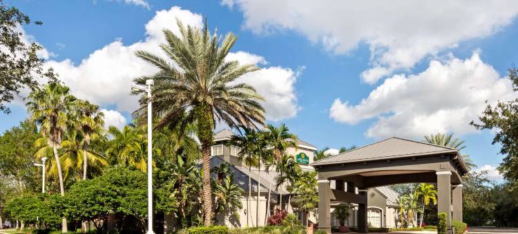 劳德代尔堡普兰特拉昆塔温德姆套房酒店(La Quinta Inn & Suites by Wyndham Ft. Lauderdale Plantation)图片