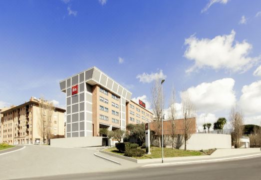 Ibis Roma Fiera Hotel Overview