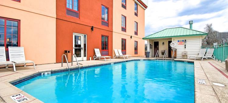 新坎伯兰哈里斯堡拉昆塔温德姆套房酒店(La Quinta Inn & Suites by Wyndham New Cumberland-Harrisburg)图片