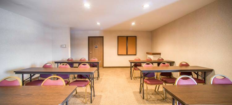 沃伦站舒适酒店(Comfort Inn Warrensburg Station)图片