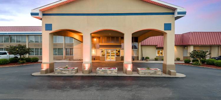 崔德尔菲亚威灵伊康套房旅馆(Econo Lodge Inn & Suites Triadelphia - Wheeling)图片