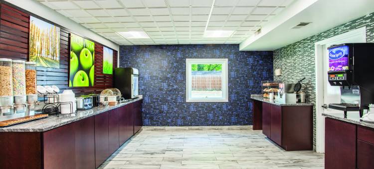 克拉丽奥波因特夏洛茨维尔酒店(Clarion Pointe Charlottesville)图片