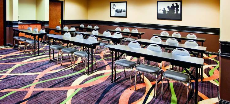 克拉克斯维尔拉昆塔温德姆套房酒店(La Quinta Inn & Suites by Wyndham Clarksville)图片