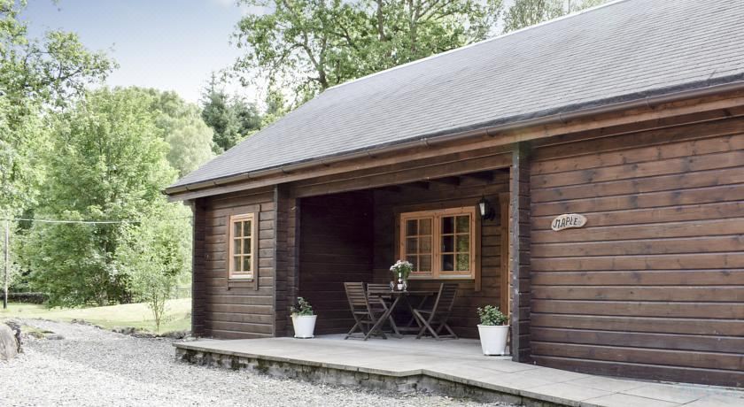 Acharn Lodges Maple Hotel Reviews And Room Rates