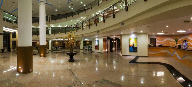 品尼高套房酒店(The Pinnacle Hotel and Suites)图片