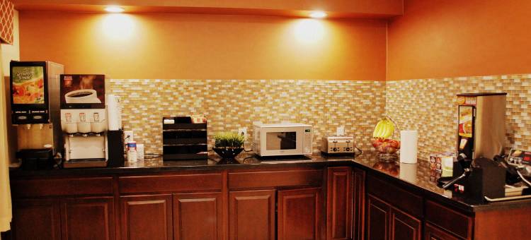 OYO Gonzales TX的韦斯特伍德长住旅馆(Westwood Inn Extended Stay by OYO Gonzales TX)图片