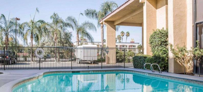 加利福尼亚旅馆套房贝克斯菲尔德(California Inn and Suites Bakersfield)图片