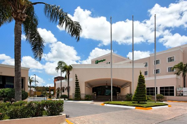 Holiday Inn 雷诺萨ZONA DORADA的(Holiday Inn Reynosa Zona Dorada)预订价格,联系电话位置