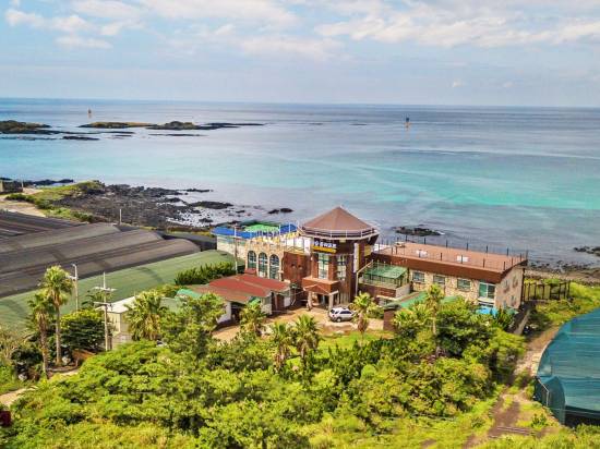 城堡游泳池度假村