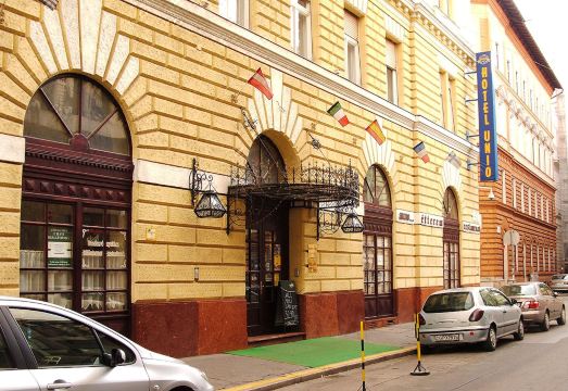 City Hotel UnioHotel Overview